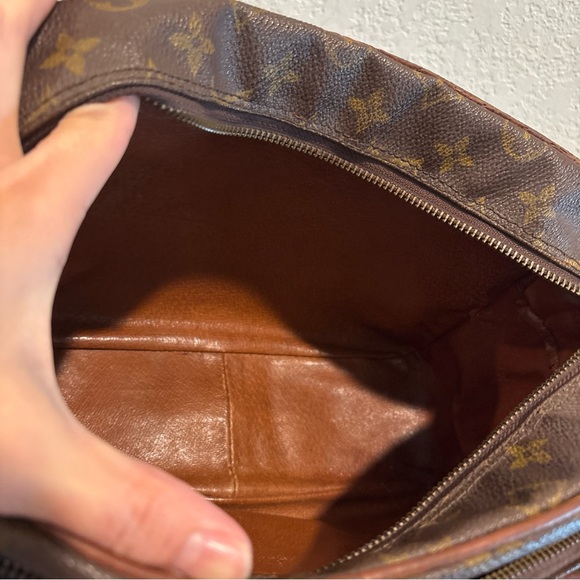 Louis Vuitton Vintage Monogram Crossbody Bag Leather - Picture 6 of 14